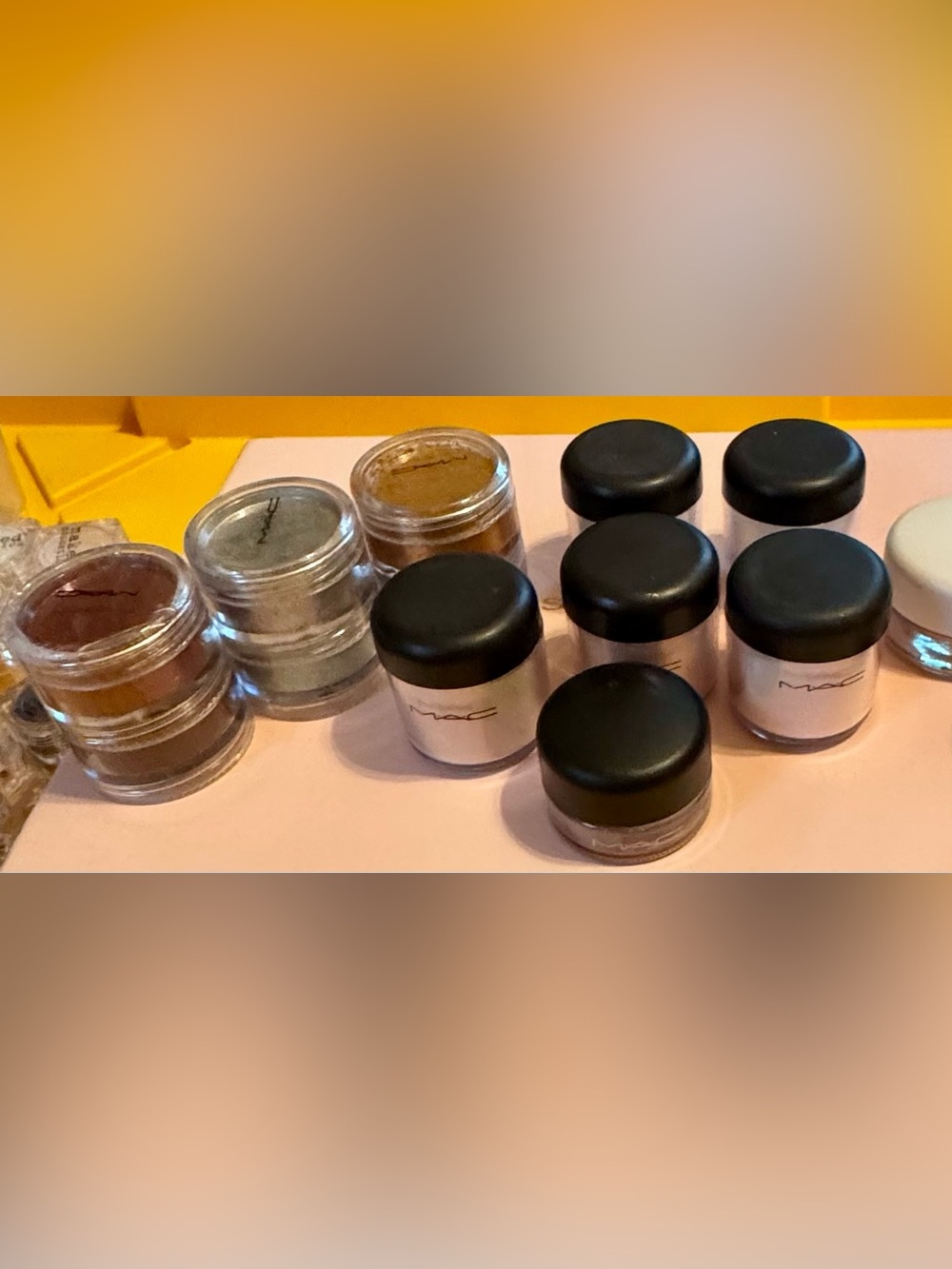 9-MAC Cosmetics Loose Powder Pigments - Black Caps with Pink Cream Pigment - Picture 2 of 9